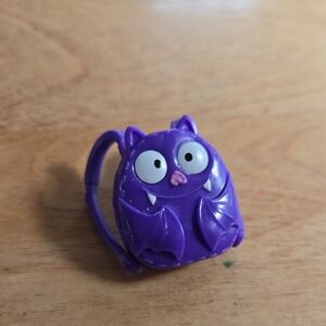 1/5$ 4/15$ 6/20$ Disney Purple Bat-Shaped Small Pet Toy